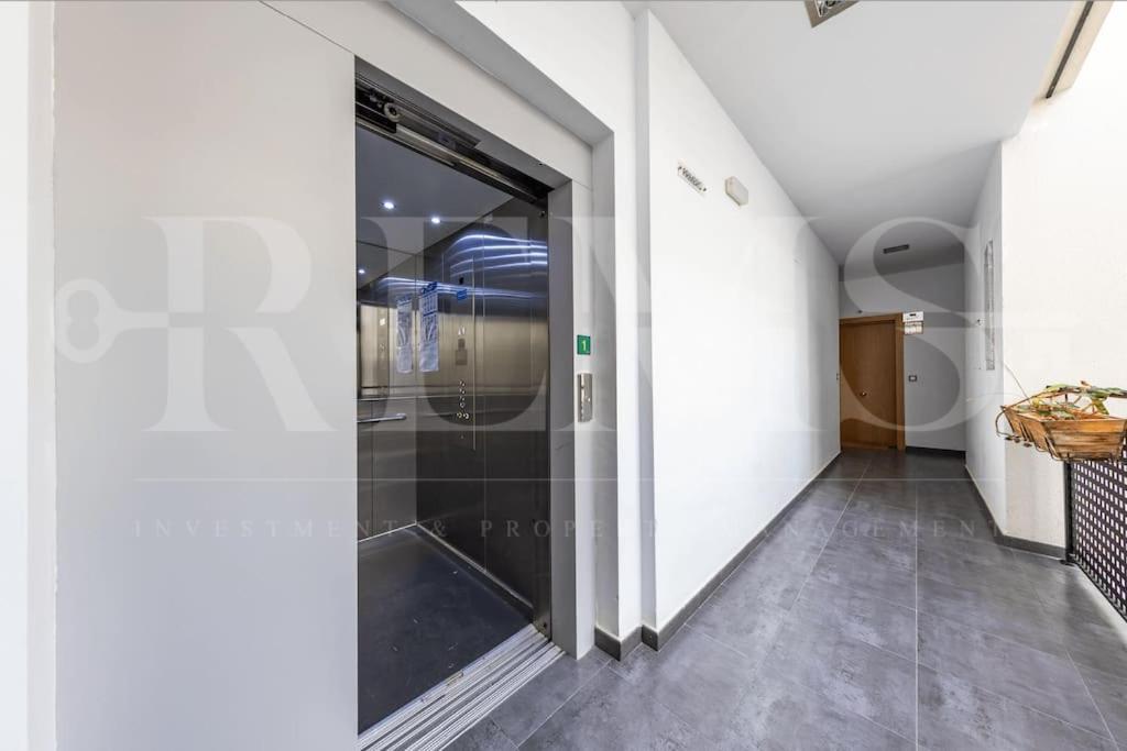 Inviting Apartment In The Center By Rems Malaga Bagian luar foto